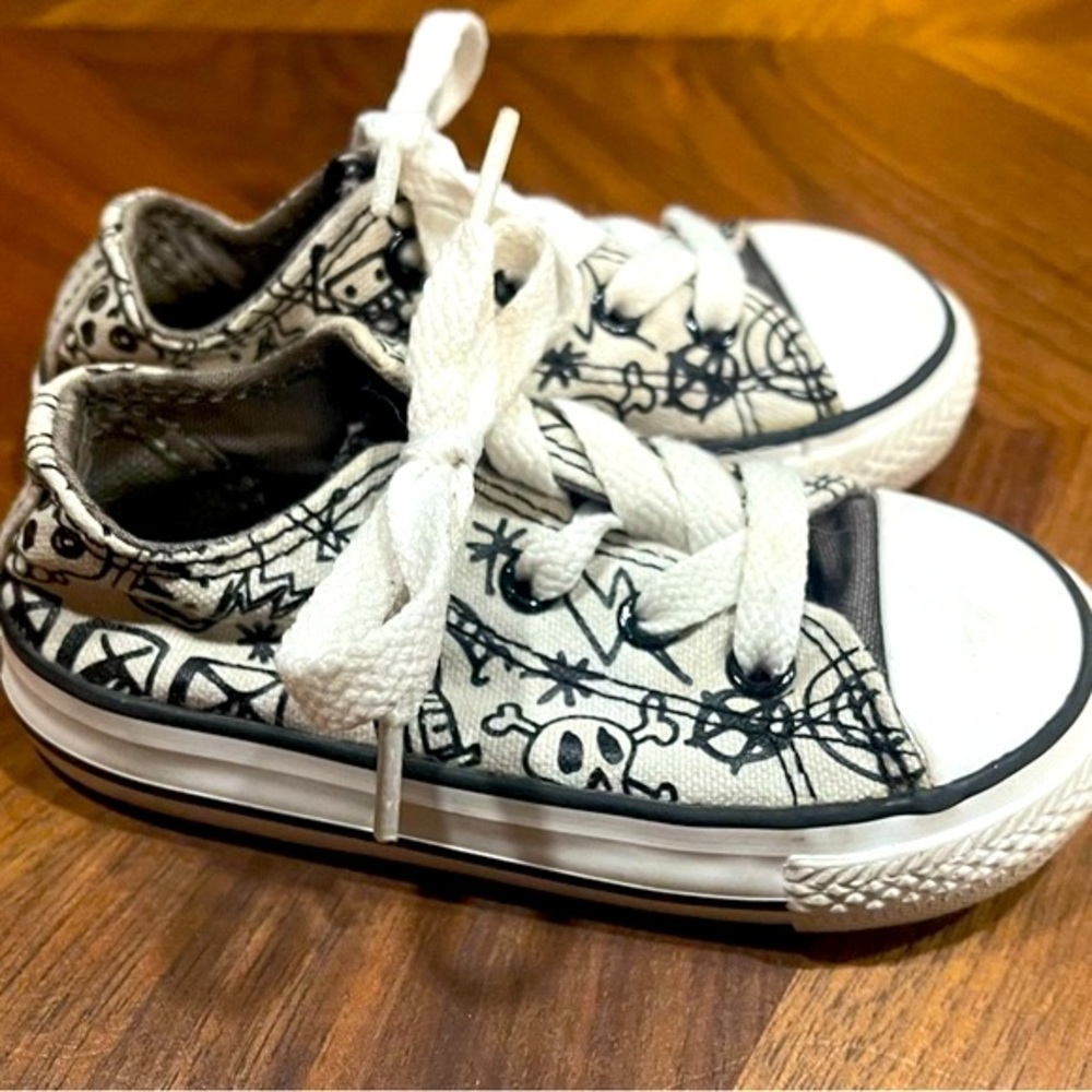 CONVERSE with fun print. Size 6 (baby/toddler)